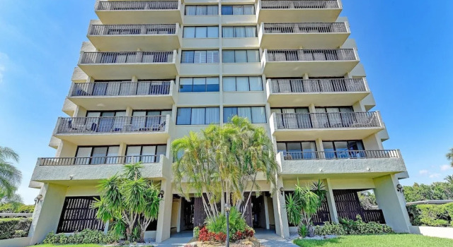 Our House at the Beach W-204 2 Bedrooms 2 Bathrooms Condo, Забронировать Апартаменты/квартира Отели Сиеста-Ки с парковкой, Парковка