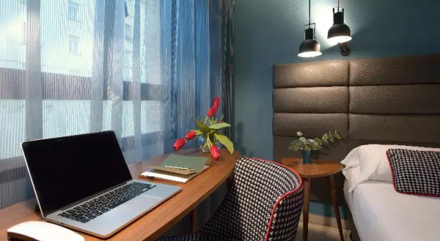 Трёхместный номер Standard Hotel Pamplona Plaza
