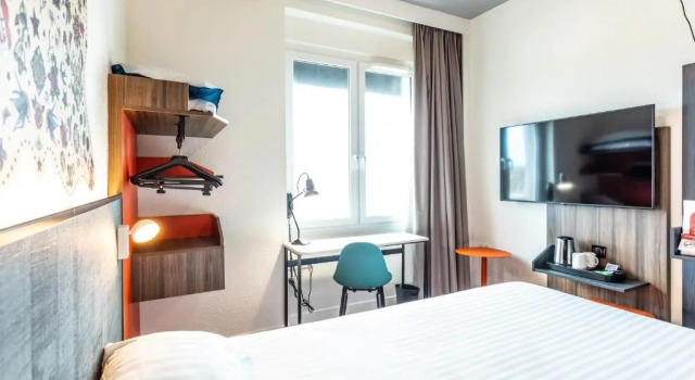Двухместный номер Comfort Hôtel The Originals City Le Berry - proche centre-ville - Gare