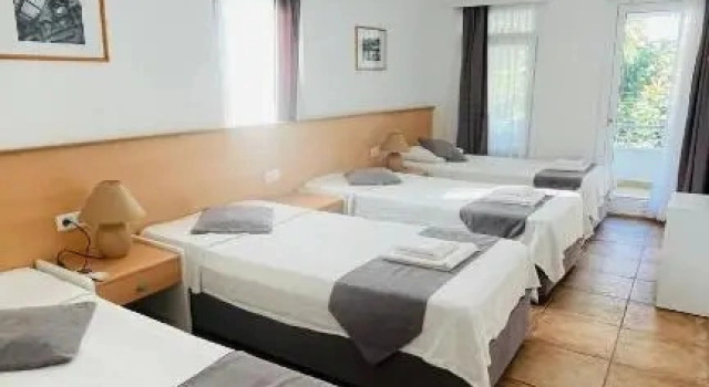 Трёхместный номер Standard с балконом и с видом на город Mimosa Pension
