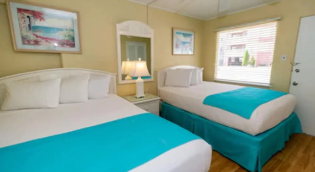 Четырёхместный номер Standard с балконом Aztec Motel Wildwood Crest Beach