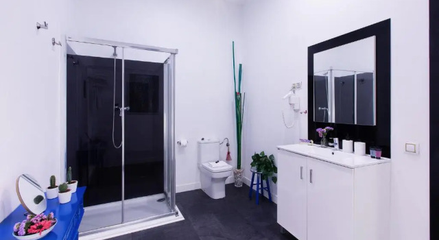 Четырёхместный номер Standard с балконом Amra Barcelona Caspe