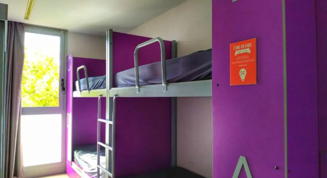 Кровать в общем номере (женский номер) Twentytu Hostel Barcelona