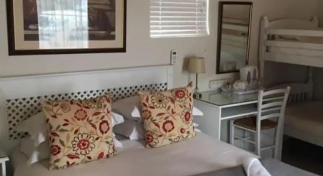Четырёхместный номер Standard c 1 комнатой Wagon Wheel Country Lodge