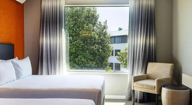Шестиместный номер Deluxe Sudima Auckland Airport