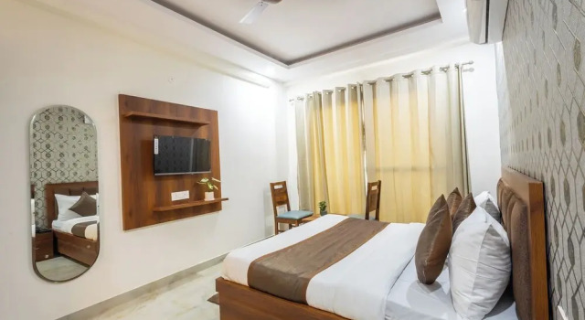 Номер Superior Hotel Gill Comfort Inn - Close to MEDANTA, ARTEMIS AND FORTIS HOSPITAL