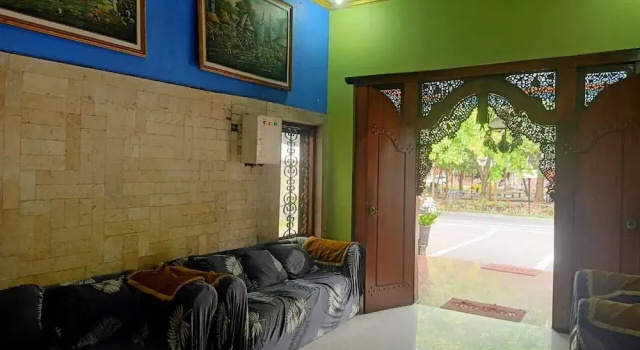 AMALIA Guest House & Cafe