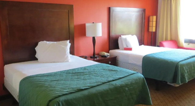 Habitación cuádruple Estándar Ramada by Wyndham Lansing Hotel & Conference Center