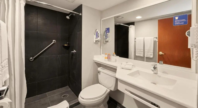 Четырёхместный номер Standard City Express by Marriott Tijuana Rio
