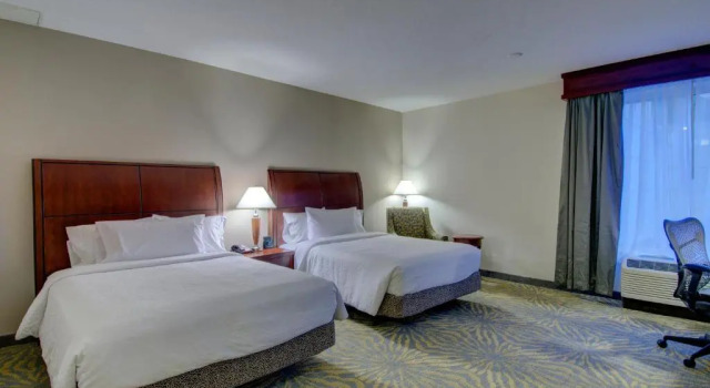 Четырёхместный номер Premium Hilton Garden Inn Norwalk