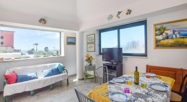 Nice Apartment in LE Castella With Wifi and 2 Bedrooms, Varaa Huoneisto Le Castella Calabria