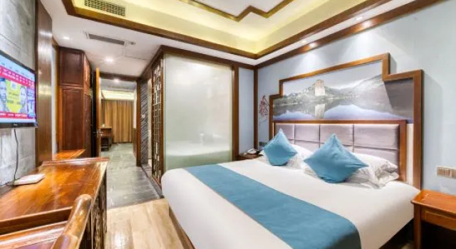 Люкс Business Huihe Water Margin Hotel (Guangfeng Passenger Transport Center Branch)