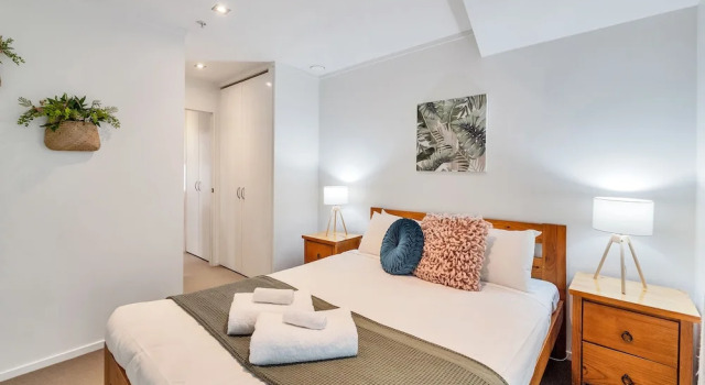 Апартаменты Chic 3 Bedroom City Central with Parking