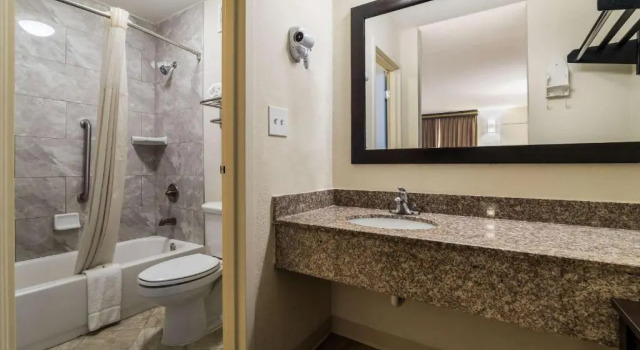 Номер Standard Quality Inn Coliseum