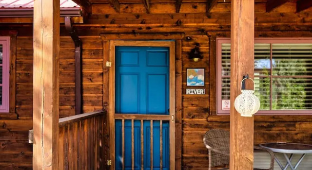 Четырёхместный номер Deluxe The Loubird Inn