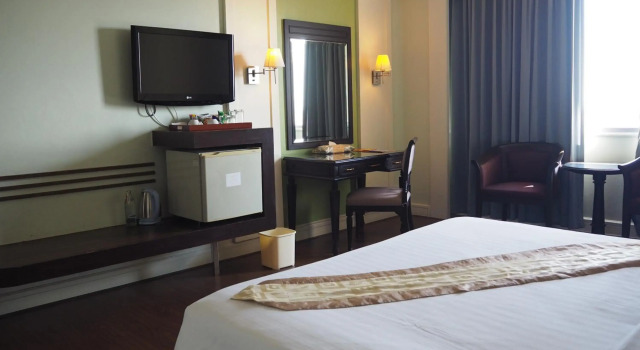 Charoenthani Hotel, Khon Kaen, Varaa Hotelli Hotellit North-Eastern Thailand pysäköinnillä, Pysäköinti