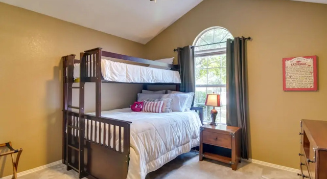 Коттедж Charming Arkansas Retreat w/ Deck, Near Downtown!