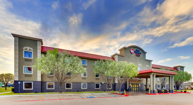 Best Western PLUS University Inn & Suites, Boek Hotel Hotels in Wichita Falls met parkeren, Parkeren