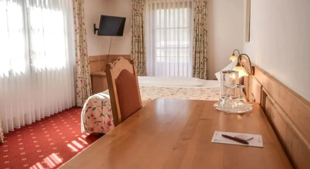 Двухместный номер Comfort с балконом и с видом на внутренний двор Hotel Gasthof Süßer Grund
