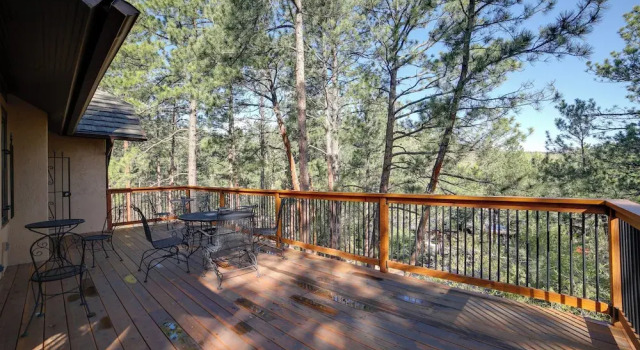 Inviting Colorado Springs House w/ Spacious Deck!, Prenota Hotel Colorado Springs Colorado
