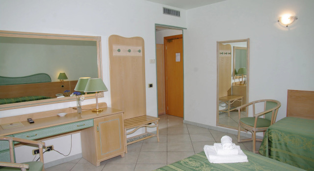 Hotel Villa Belvedere, Забронировать Отель Отели Чефалу с бассейном, рядом с Железнодорожная станция Чефалу, Бассейн