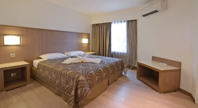 Трёхместный номер Standard с балконом Calvi Hôtel