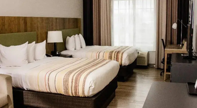 Четырёхместный люкс Country Inn & Suites by Radisson, Winchester, VA