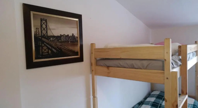 Bett im Wohnheim WARMHOUSE