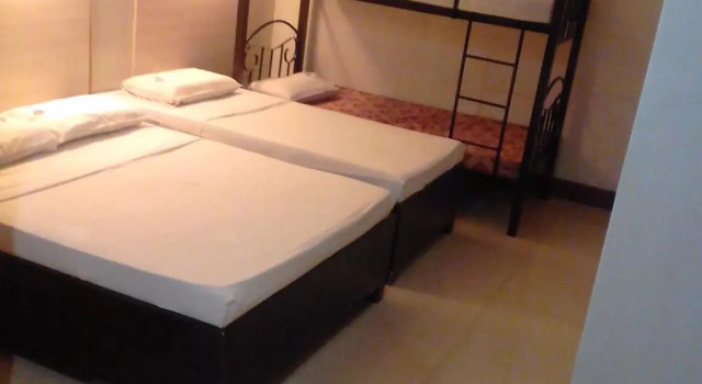Кровать в общем номере The Loft Inn