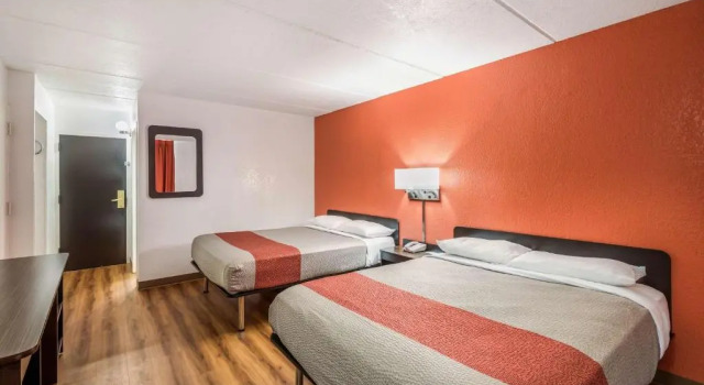 Четырёхместный номер Standard Motel 6-Henderson, TX