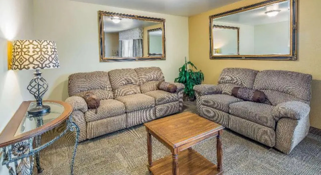 Люкс Clarion Hotel & Suites Fairbanks near Ft Wainwright