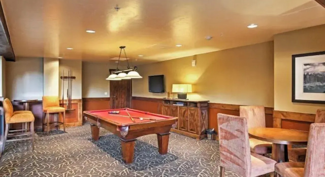 Номер Standard Ski in, Ski out 2 Bedroom Mountain Condo at the Base of Peak 7 with Quick Access to Historic Downtown Breckenridge