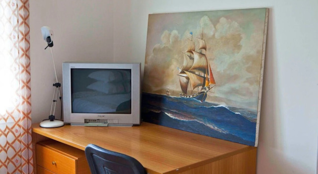 Warm & Homely Ambience in Spacious Apartment