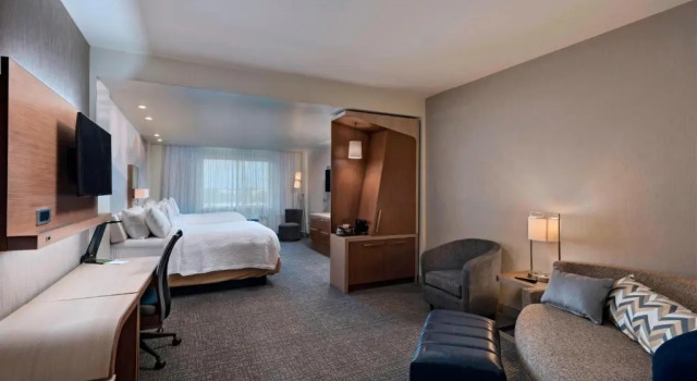 Люкс Deluxe Courtyard by Marriott Houston Sugar Land/Lake Pointe
