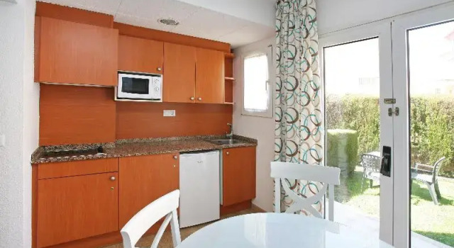 Кровать в общем номере с 2 комнатами с балконом Apartamentos turísticos Jardines del Plaza