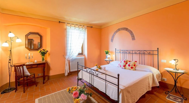 Stunning Home in Cortona With Outdoor Swimming Pool, Wifi and 6 Bedrooms