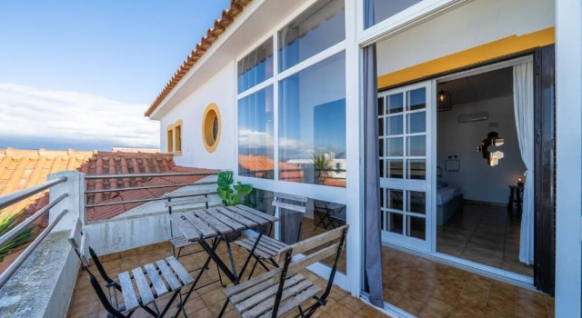 Четырёхместный номер Deluxe с балконом и с видом на океан SURFinn Algarve