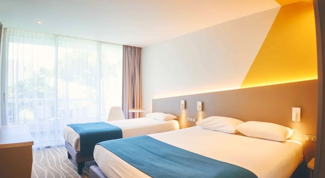 Трёхместный номер Standard с балконом Hotel Le Quetzal