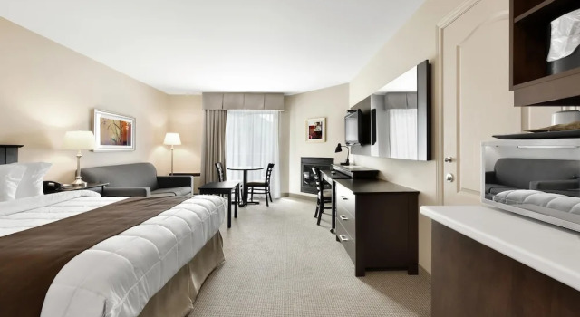 Quality Inn & Suites Le Versailles, 预订 酒店 圣索弗尔-德斯蒙特 魁北克