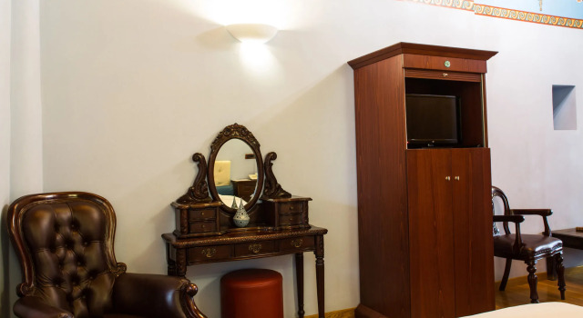 Kyveli Suites