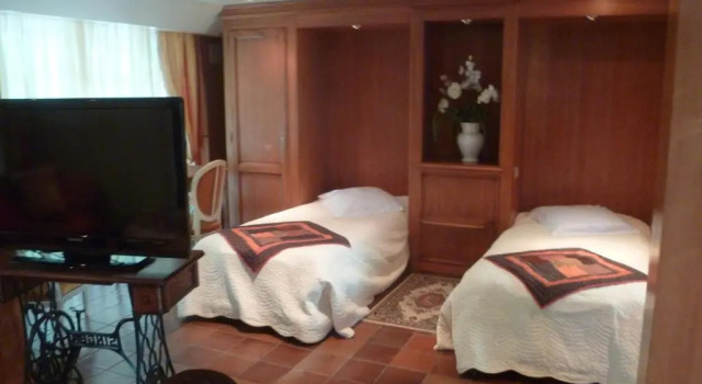 Люкс Hotel Restaurant Les Pins logis