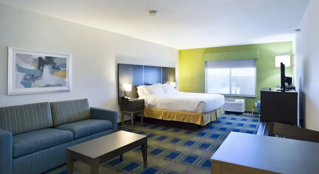 Двухместный люкс Holiday Inn Express Hotel & Suites Vermillion by IHG
