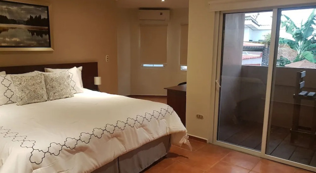 Номер Executive All Days Inn and Out