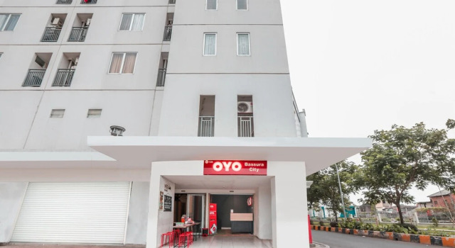 Oyo 129 Bassura City Apartment