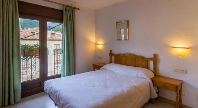 Hostal Cal Mestre, Varaa Hotelli Vilallonga de Ter Ripolles