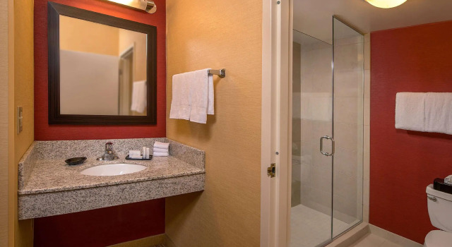 Четырёхместный номер Standard Sonesta Select Durham Research Triangle Park