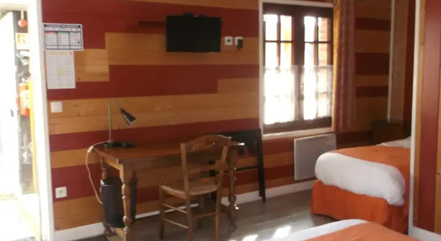 Четырёхместный номер Standard Logis Hôtel Restaurant Auberge Saint Martin