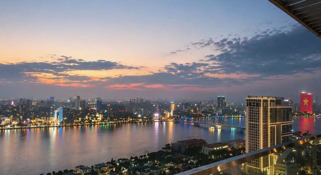 Апартаменты с 2 комнатами с балконом и с видом на реку Monarchy Luxury Serviced Apartments - By Charm Homestay Vietnam