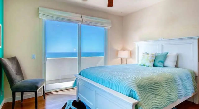 House By The Ocean
