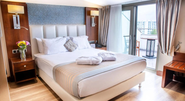 Grand Aras Hotel & Suites